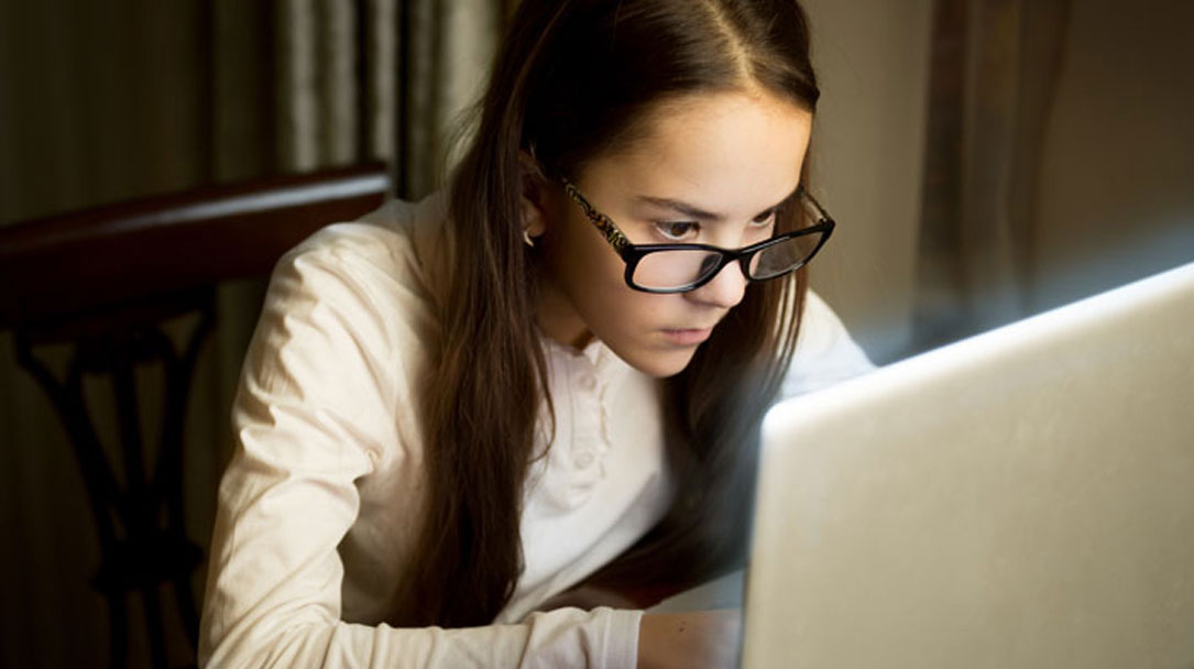 Stay-Focused-While-Studying-Online-Or-Taking-Online-Classes-Help-02