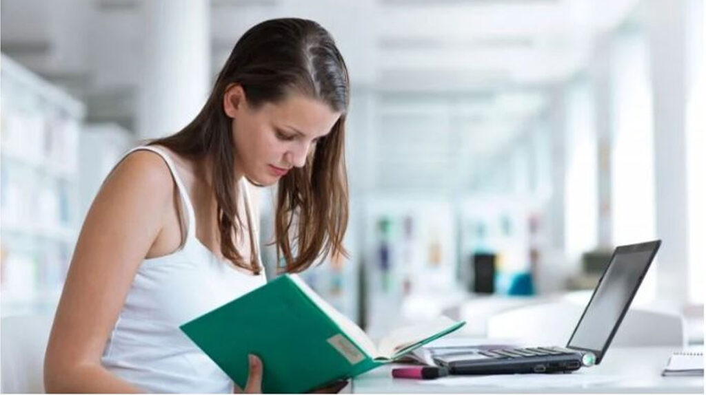 Stay-Focused-While-Studying-Online-Or-Taking-Online-Classes-Help