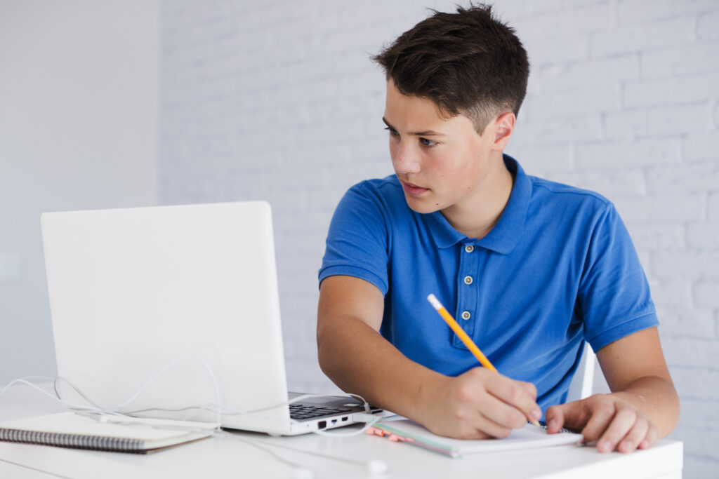 online academic writing experts providing research and writing support to student